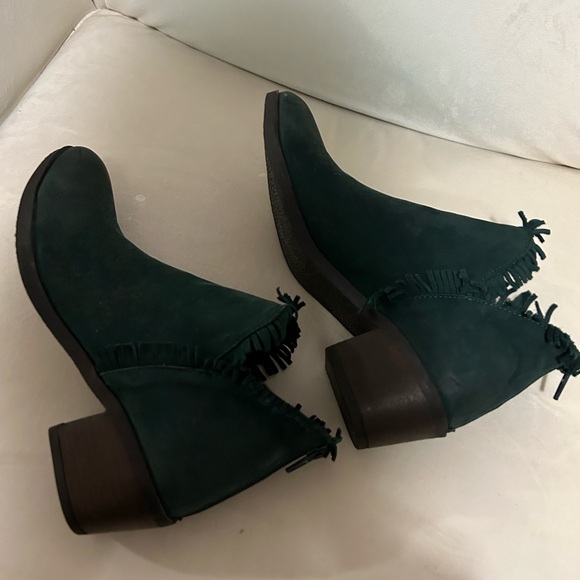 Bueno NWOT Short Bootie in Pine Green Size 7 - Picture 5 of 7